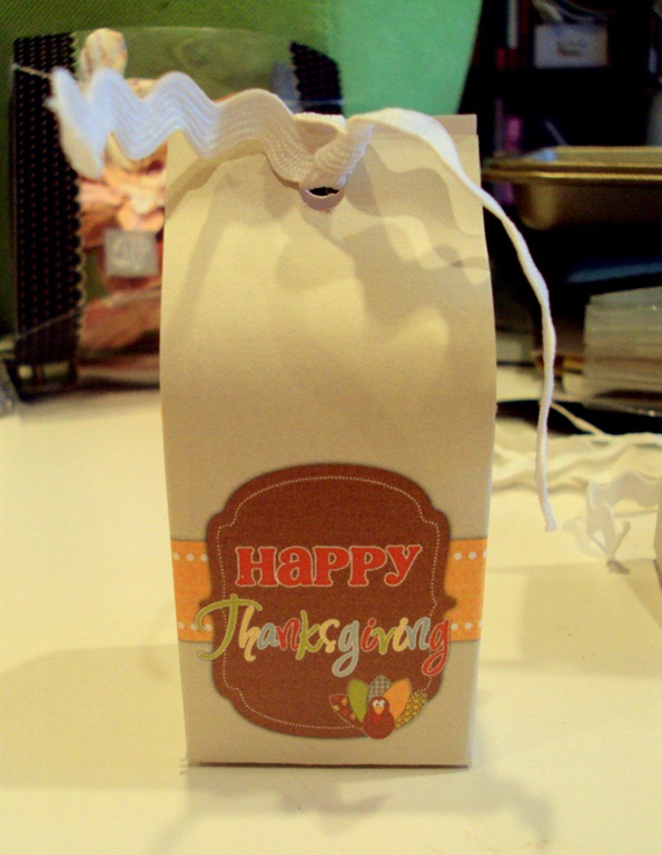 [Fasten-milk-carton-favor-thanksgivin[1].jpg]