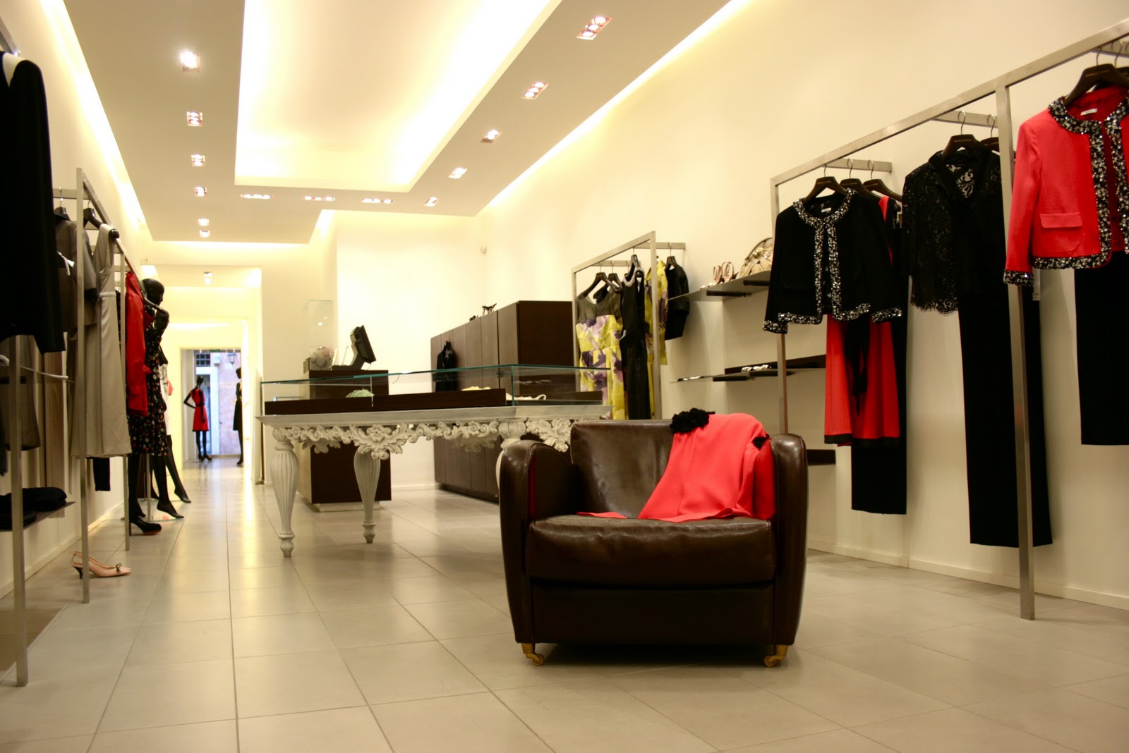 [Boutique MBurani_Roma[2].jpg]