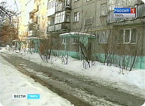 фото Из-за потепления многие улицы Твери превратились в огромные лужи