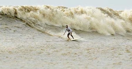 [pororoca_surfe[2].jpg]