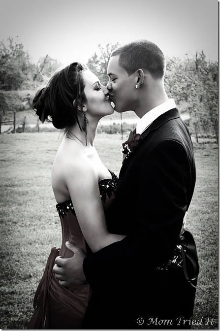 kissingbw