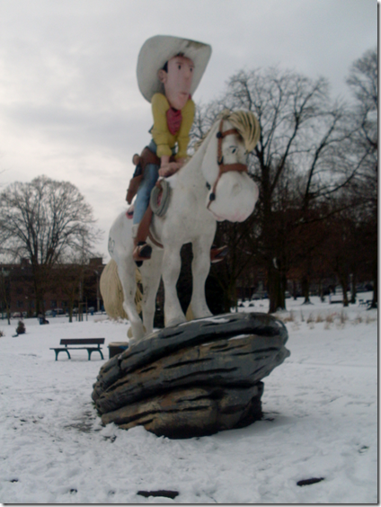 Lucky Luke in mezzo al Parco innevato di Charleroi