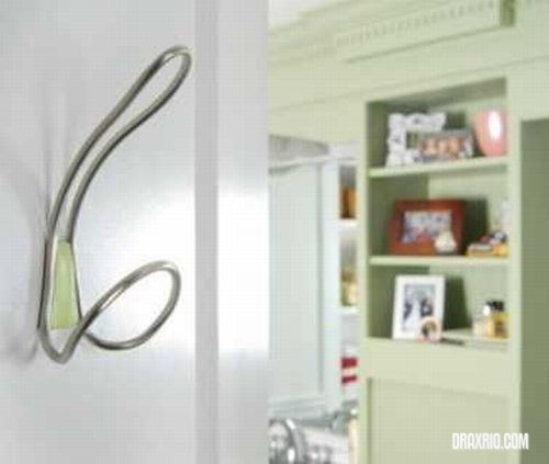 [coat_hangers_19[4].jpg]