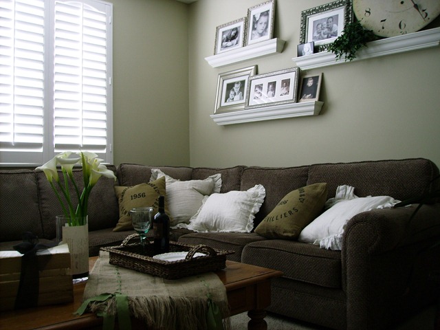 [missyfamilyroombeforwoodfloors0112.jpg]