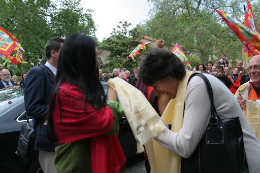 Arrival of Sakyong Mipham Rinpoche and Khandro Tseyang -(c) Helen Vink