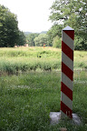 Durch den Park verl&Atilde;&curren;uft die Nei&Atilde;&Yuml;e und damit die deutsch-polnische Grenze - Schengenerlebnis pur