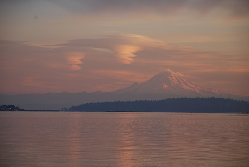lenticular clouds over Mt Rainier