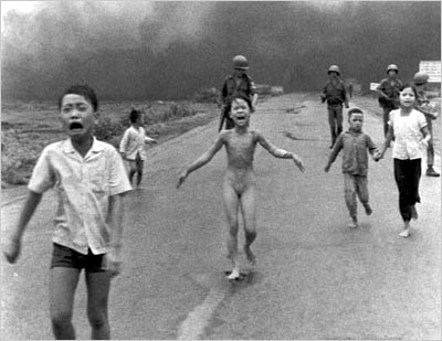 Vietnam_napalm_1972 - nick ut.jpg