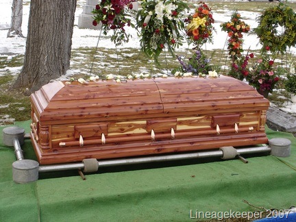 [Casket_boutonniere_sm[5].jpg]