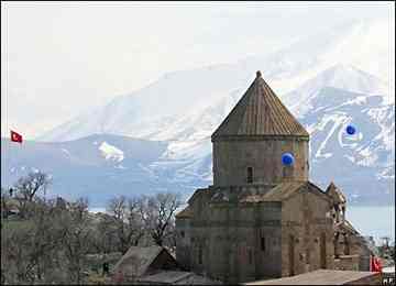 The Church of Surp Khach, or Holy Cross, was built between 915 and 921 during the reign of Armenian King Gagik I. The Church of Surp Khach, or Holy Cross, was built between 915 and 921 during the reign of Armenian King Gagik I.