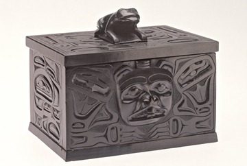 Chest, 1900-1925 Thomas Moody (about 1877-1947) © McCord Museum, M5922.1-2. Photo: Marilyn Aitken.