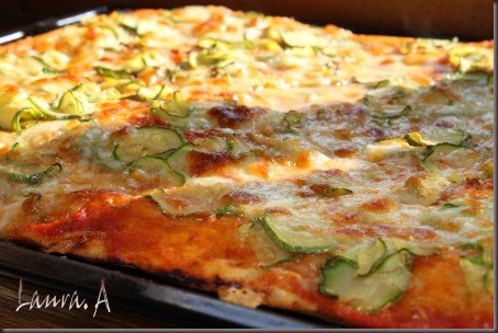 Articole culinare : Pizza con zucchine (dovlecei)