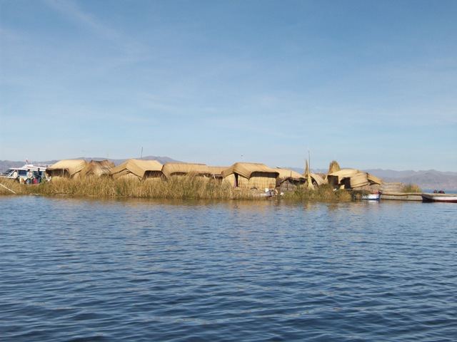 [Lake Titicaca-Uros Floating Island (6)[4].jpg]