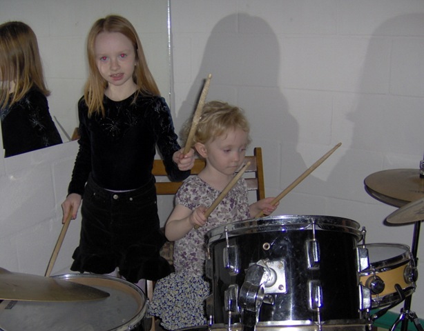 [drummergirls[3].jpg]