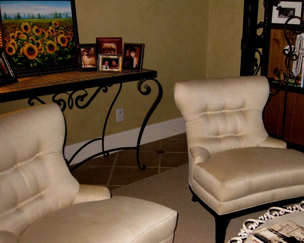 [living room chairs closeup[6].jpg]