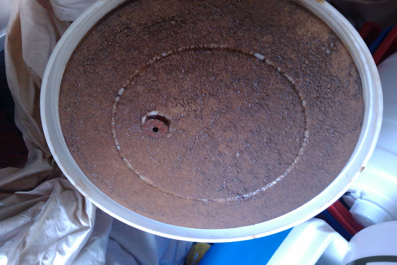 Mucky lid