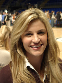 erin-andrews-hit-by-foul-ball-video-and-photos