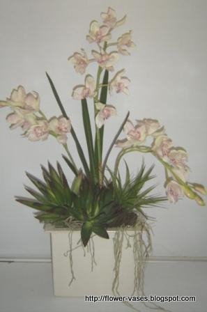 Flower vases:vases-10973