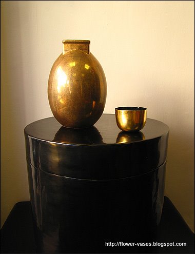 Flower vases:vases-10978