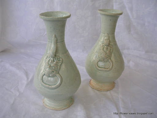 Flower vases:vases-12010