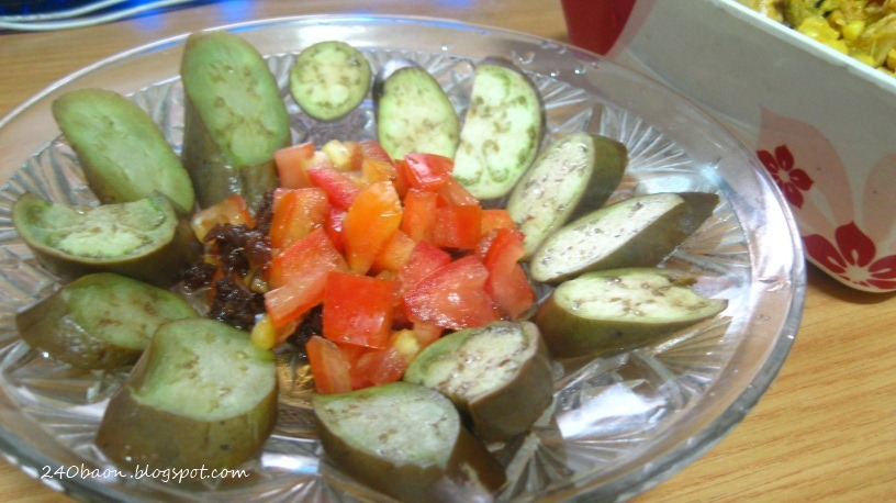 [steamed eggplants with tomatoes and bagoong, by 240baon[4].jpg]