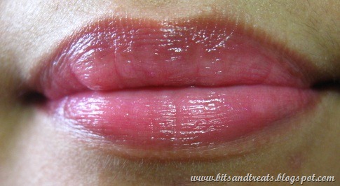 [lip ice sheer color lip conditioner swatch, by bitsandtreats[3].jpg]