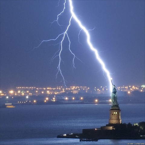 [lightning strikes liberty[5].jpg]