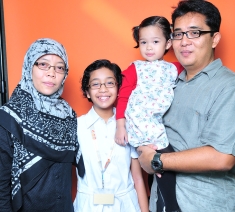http://lh3.ggpht.com/_CPCB6S-lcHM/TOxvI-73K9I/AAAAAAAAAWM/MamtTjD3uCI/Noor%20Adilah.jpg