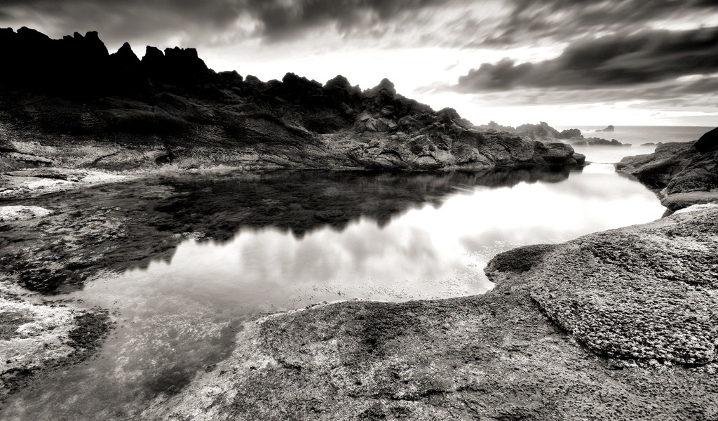 [02037_rocks_1024x600[3].jpg]