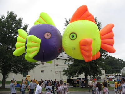 Two fish balloons kissing.