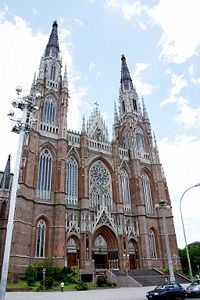[200px-Catedral-La_Plata Argentina[3].jpg]