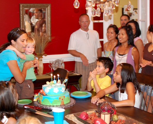 [singing happy birthday (1 of 1)[3].jpg]