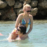 EXCLUSIVE - PLEASE CALL BEFORE USAGE, ALL TERRITORIES April 11, 2006: Scarlett Johansson and her boyfriend Josh Hartnett pictured enjoying a romantic, honeymoon-style vacation at the exclusive Goldeneye resort in Jamaica. The resort, which was once the estate of James Bond author Ian Fleming, is now owned by Island Records mogul Chris Blackwell. Credit: INFGoff.com                           Ref: infusny-04/24 35/25