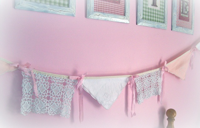 [Xmas 10 lilly cottage bunting 1[5].jpg]