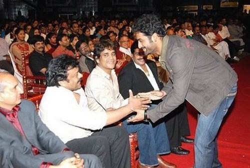 [jr.ntr requesting chiru 2 come on 2 the stage[6].jpg]