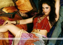 Actress_spread_legs_05