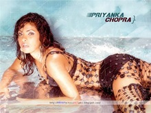 Actress_spread_legs_08