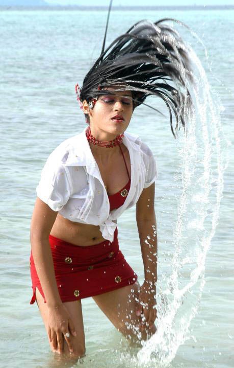 [Shradda_das_in_beach_017[2].jpg]