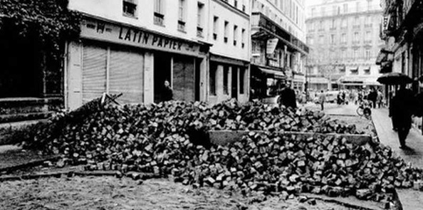 France-Paris-Barricade-mai1968-1