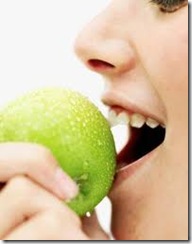 mordiendo-manzana mordiendo-manzana