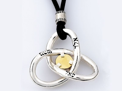 The 5 Metals Pendant - The Torus Knot