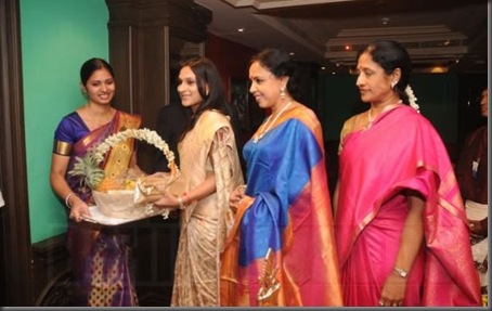 Aishwarya Dhanush inaugurates golu @ Park Sheraton - images 01