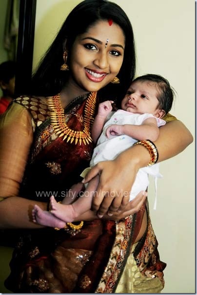 Navya Nair with her son2
