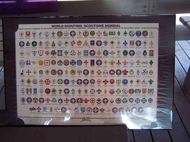[all the scoutisme patches around the world[2].jpg]