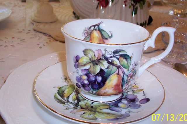 [pear and grapes teacup[2].jpg]