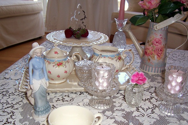[tea party with blue lady[10].jpg]