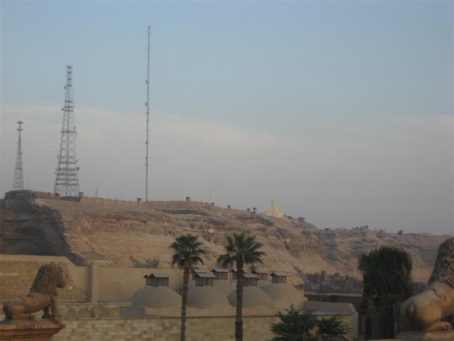[Cliffs near Citadel Khufu Pyramid Quarry (Small)[2].jpg]
