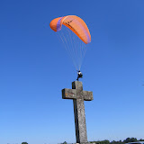 Jesus crie mais le parapente passe