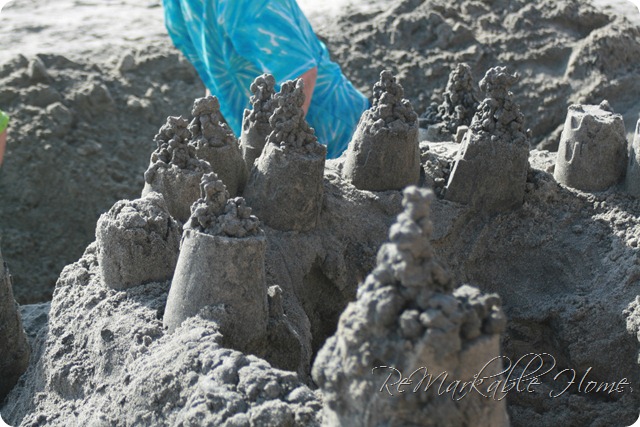 Make beach sand drip towers with your kids this year! Find out how at ReMarkableHome.net