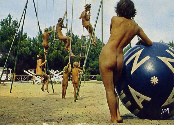 Cartes Postales Pop et  Kitsch des années 50, 70 et 70 - Pop and kitsch vintage postcards from the fifties, the sixties and the seventies : Tout nu et tout bronzé
